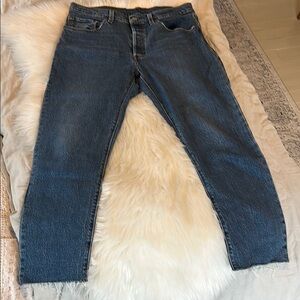 Levi 501 cropped raw hem